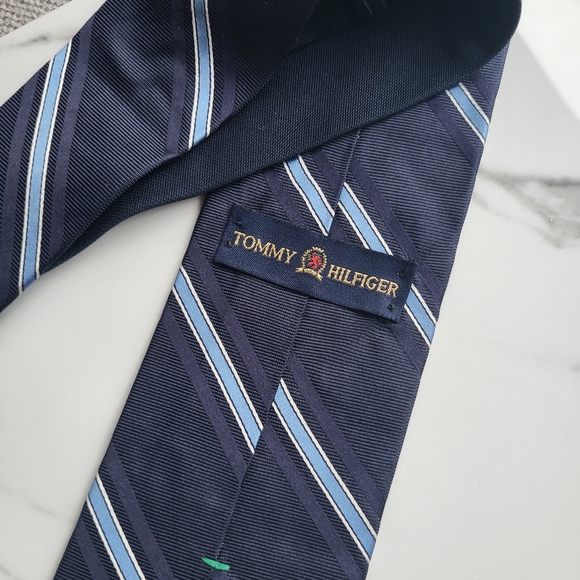 Vintage  Y2K Tommy Hilfiger Navy Blue men tie - Picture 2 of 5